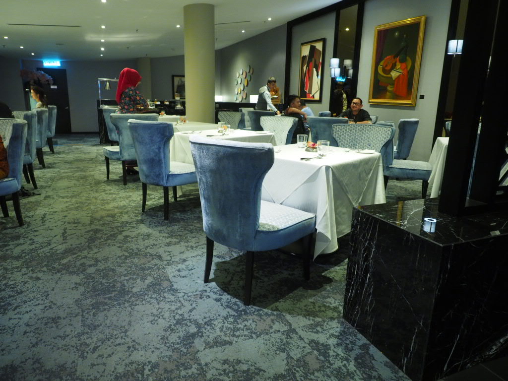 Golden Lounge Satellite – First Class